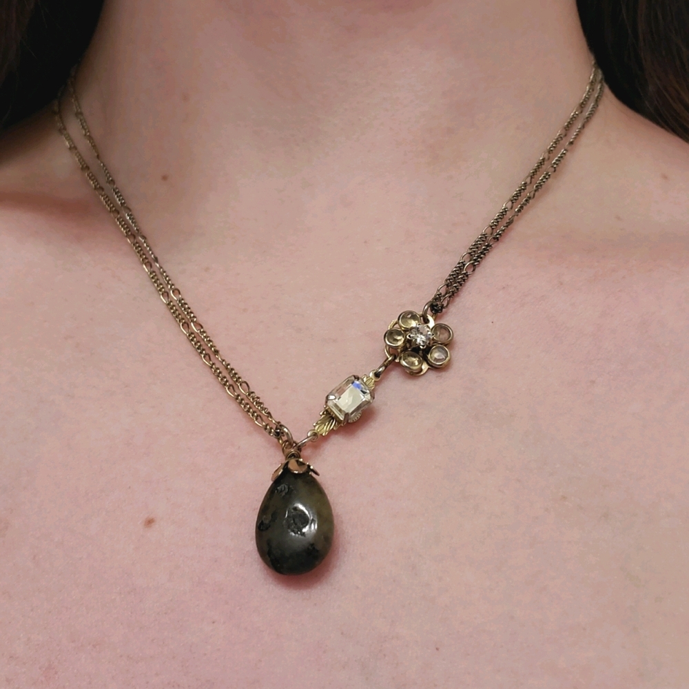 Vintage-like teardrop necklace